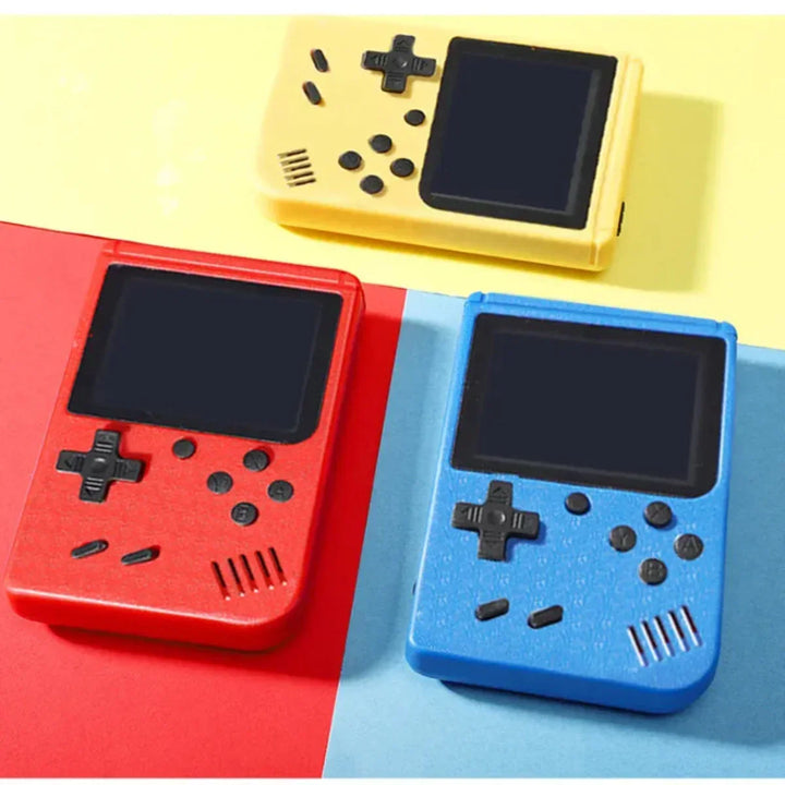 "Draagbare retro console, compact, met meer dan 400 klassieke spellen, ideaal voor nostalgisch gamen en onderweg gebruik."