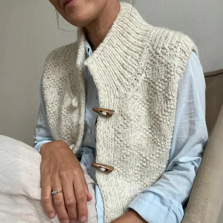 "Effen mouwloos damesvest, voorkant zichtbaar, elegante zwart-grijze kleur, ideaal voor diverse gelegenheden."