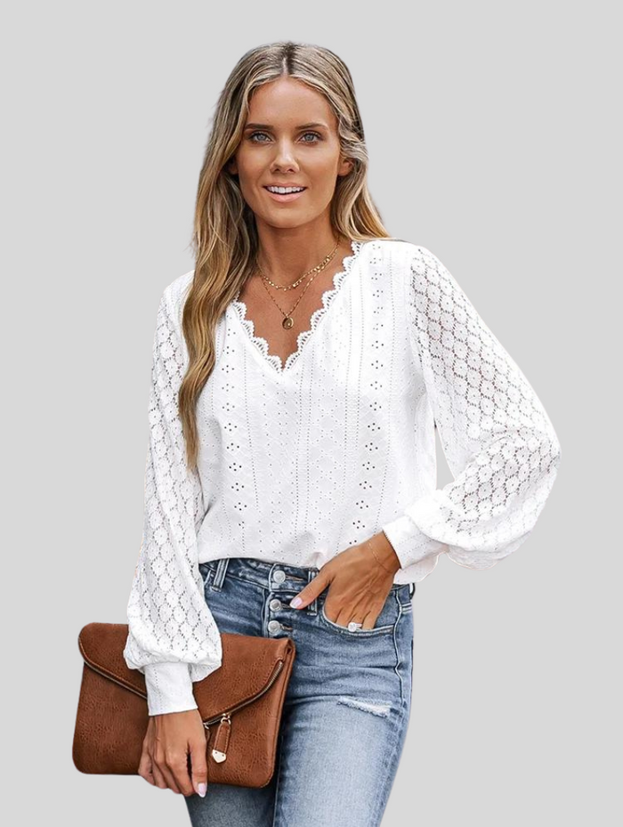 Elegante blouse met V-hals, luchtige stof, subtiele kantdetails, lange mouwen; perfect voor zakelijk en casual gebruik.