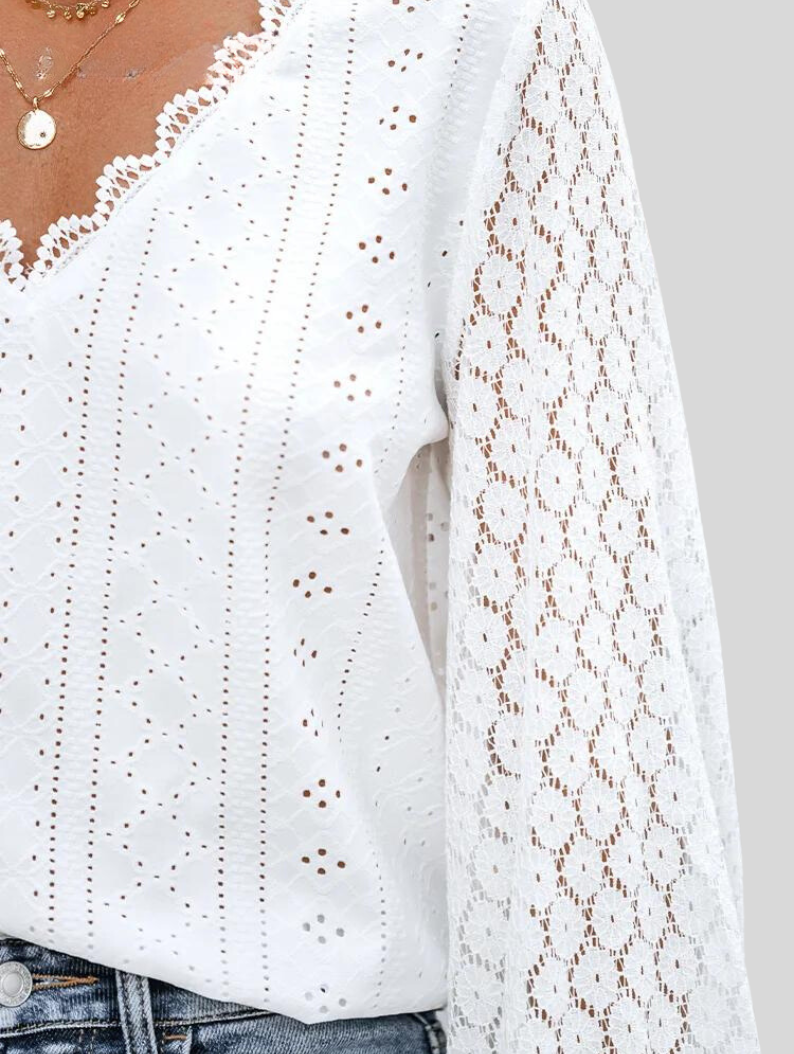 Elegante blouse met V-hals, luchtige stof, subtiele kantdetails, lange mouwen; perfect voor zakelijk en casual gebruik.