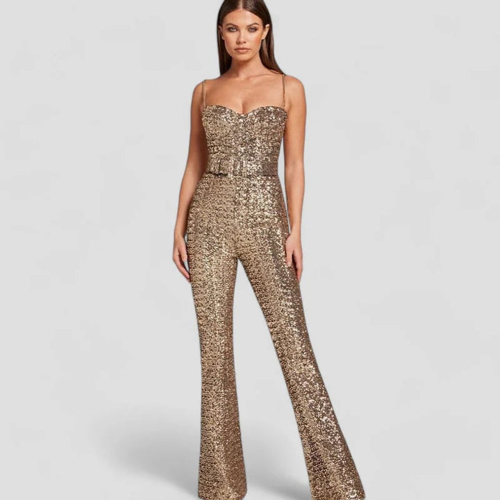 Elegante champagne dames jumpsuit met verstelbare taille, perfect voor feestjes en avondkleding. Chique en tijdloos.
