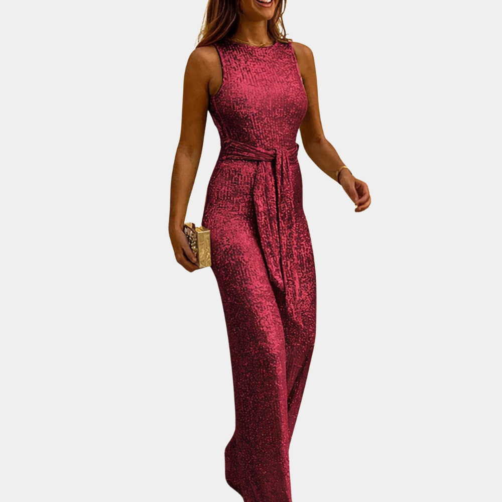 Dames glitter jumpsuit gestyled met sieraden, voor een complete en elegante avondkleding look. Perfect voor feesten.