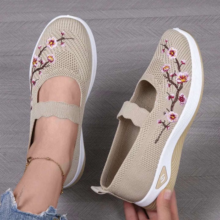 Elegante dames instapsneakers met bloemdessin en ademend bovenwerk. Orthopedisch comfort. Perfect voor dagelijks gebruik.