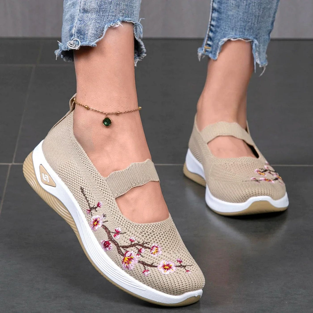 Elegante dames instapsneakers met bloemdessin en ademend bovenwerk. Orthopedisch comfort. Perfect voor dagelijks gebruik.