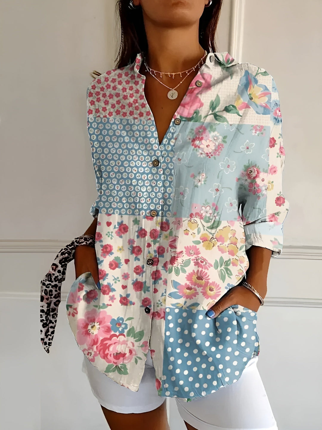 "Elegante dames katoen shirt met knopen, ademend en stijlvol, perfecte balans voor casual en formele gelegenheden."