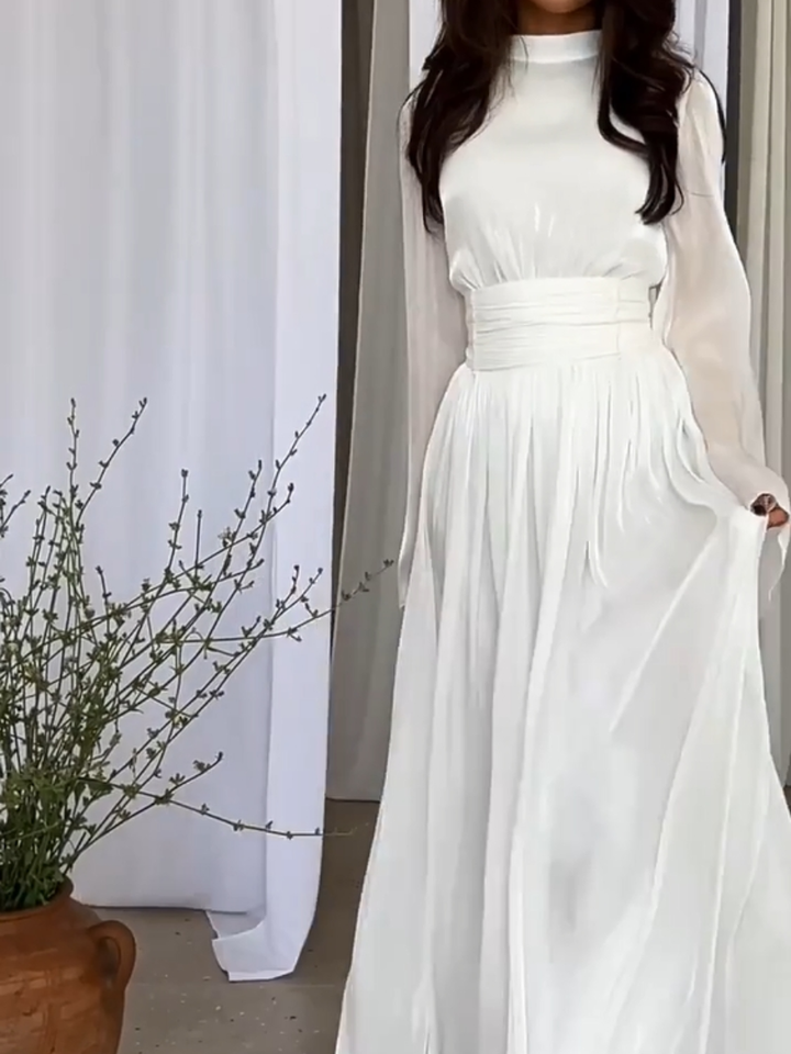 Elegante dames maxi jurk met strikceintuur en plooien, perfect als chique galajurk of zomerse feestjurk.