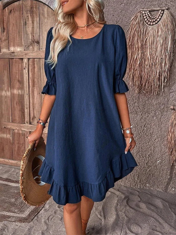 Elegante dames midi zomerjurk met korte mouwen en ronde hals, perfect voor een comfortabele zomeroutfit.