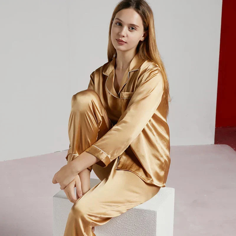 "Elegante dames zijde pyjama, ademend en huidvriendelijk, met zachte en glanzende finish, ideaal voor loungewear."