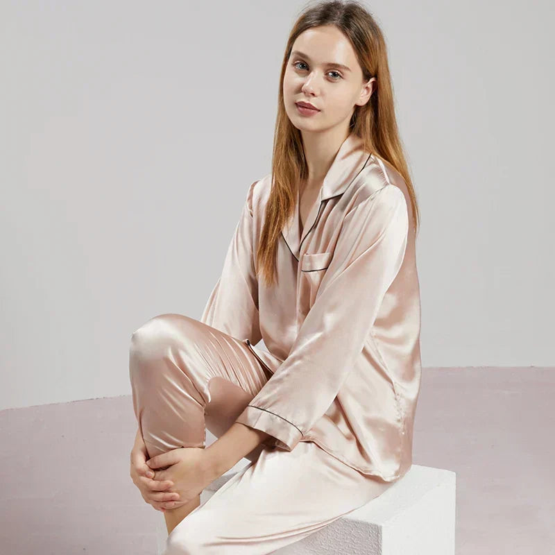 "Elegante dames zijde pyjama, ademend en huidvriendelijk, met zachte en glanzende finish, ideaal voor loungewear."