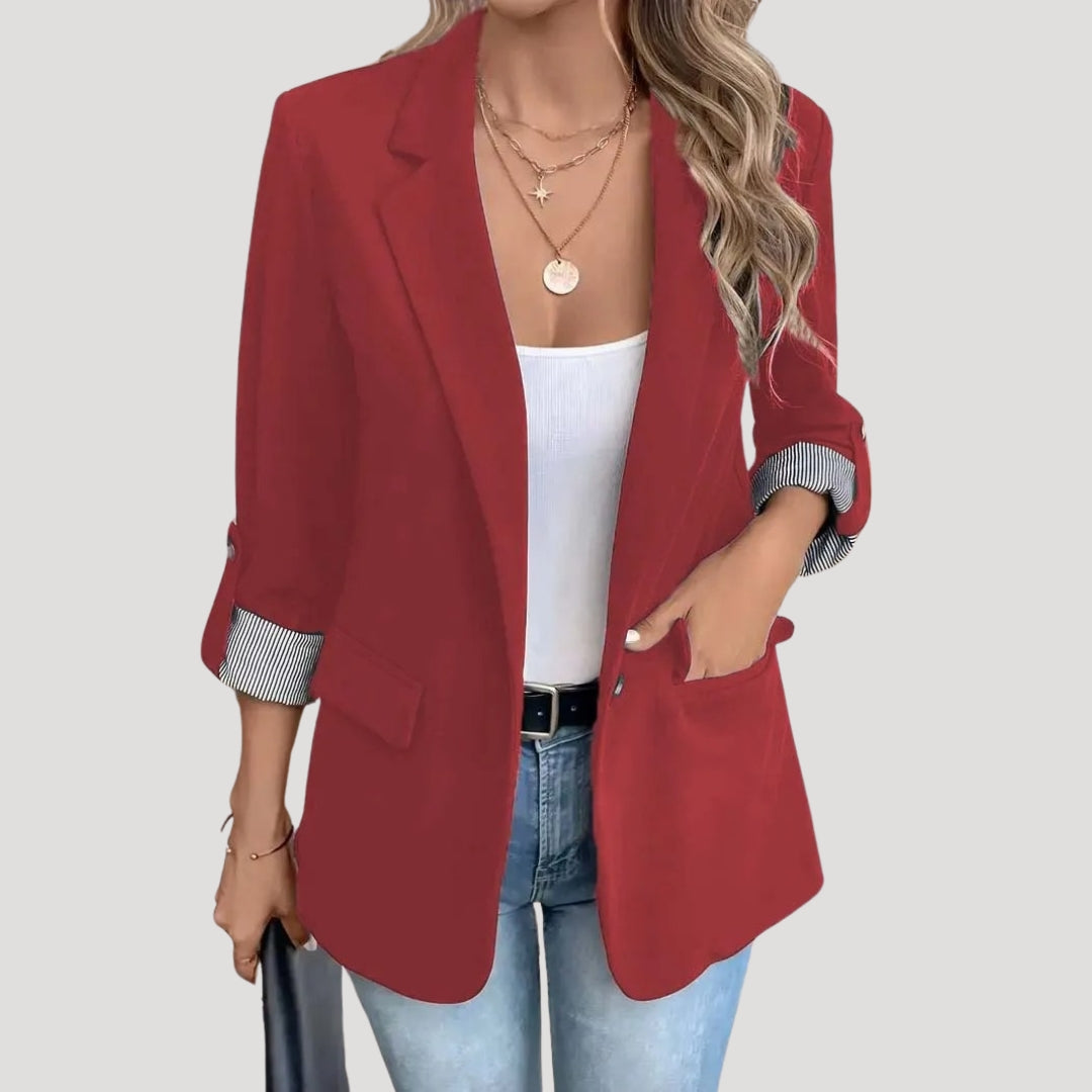Stijlvolle damesblazer met fijne textuur, getailleerd model en opgerolde mouwen voor een professionele uitstraling.
