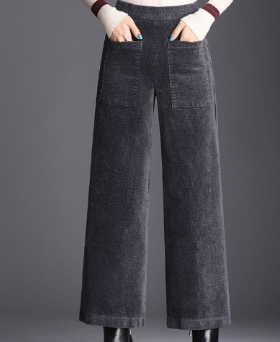 Modieuze damesbroek met wijde pijpen, ideaal voor zowel een casual als chique look. Comfortabel en veelzijdig.
