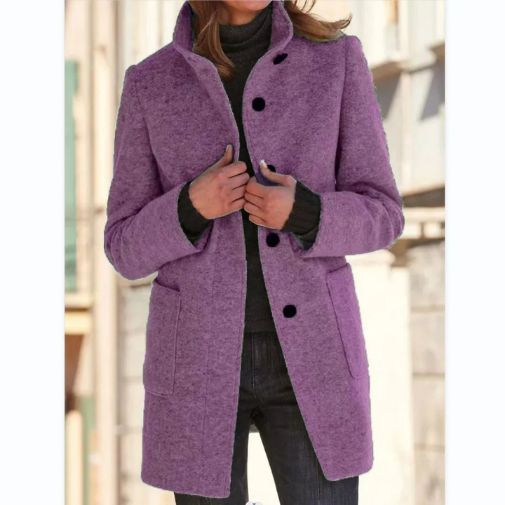 "Elegante damesmantel winddicht met opstaande kraag, zijaanzicht, stijlvolle snit voor herfst en winter."