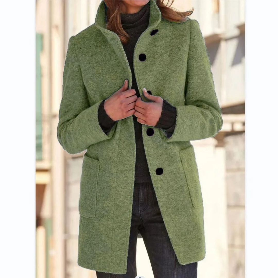 "Elegante damesmantel winddicht met opstaande kraag, zijaanzicht, stijlvolle snit voor herfst en winter."