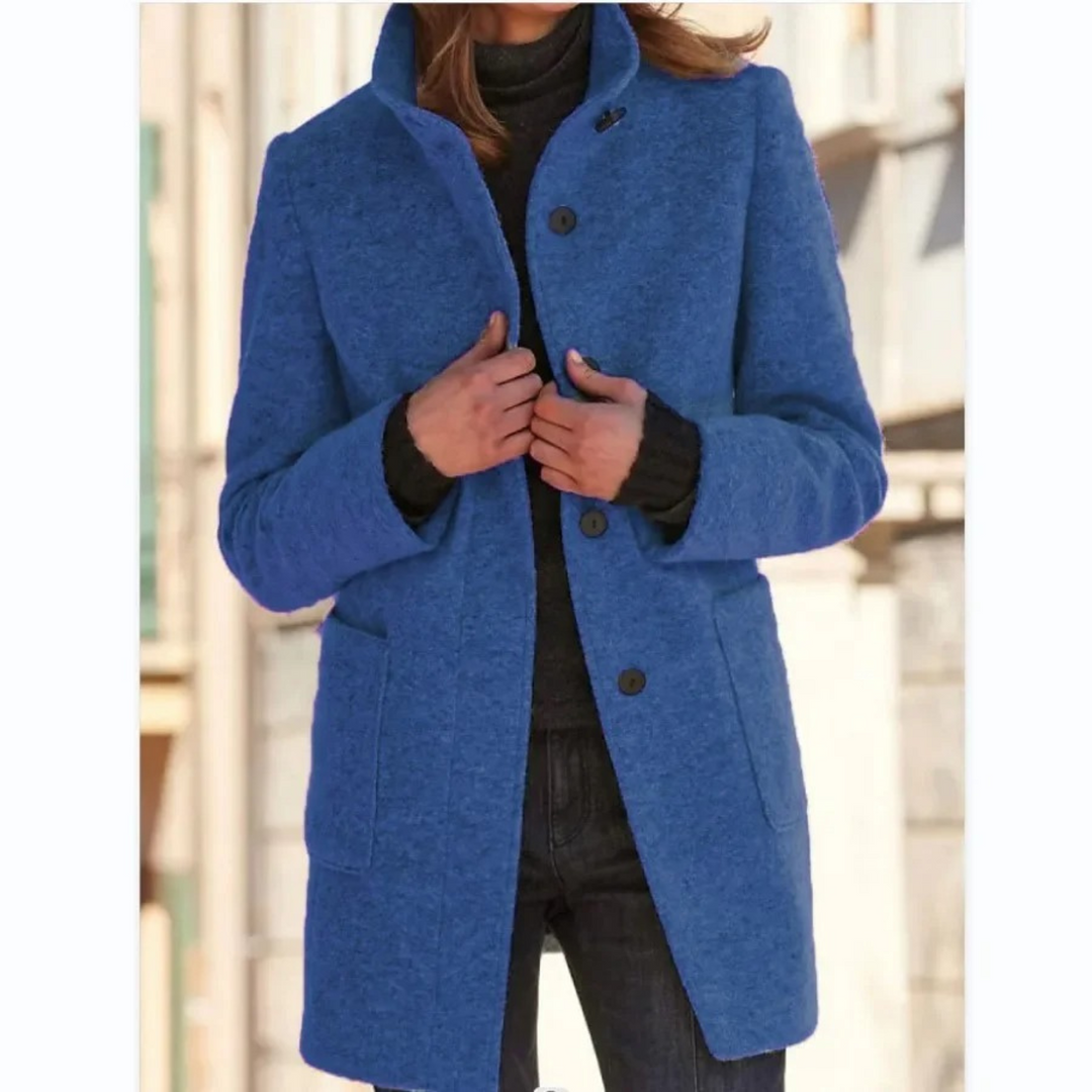 "Elegante damesmantel winddicht met opstaande kraag, zijaanzicht, stijlvolle snit voor herfst en winter."