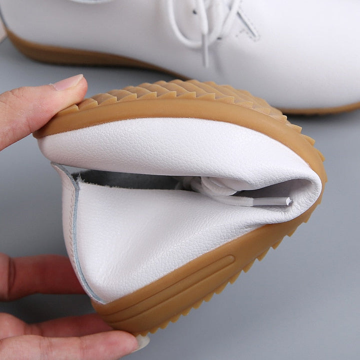 "Elegante damesnette schoen, beige, verfijnd design, comfortabele pasvorm, ideaal voor kantoor of avondje uit."