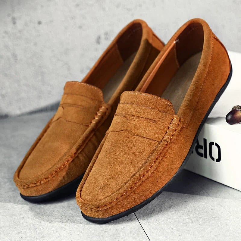 Zakelijke casual heren instappers: comfortabele penny loafers met elegante mocassin neus en functionele antislipzool.
