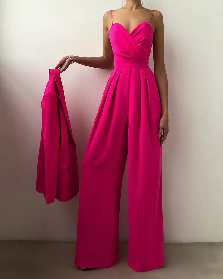 "Elegante jumpsuit met verleidelijke schouderbanden en nauwsluitende pasvorm, ideaal voor elke gelegenheid."