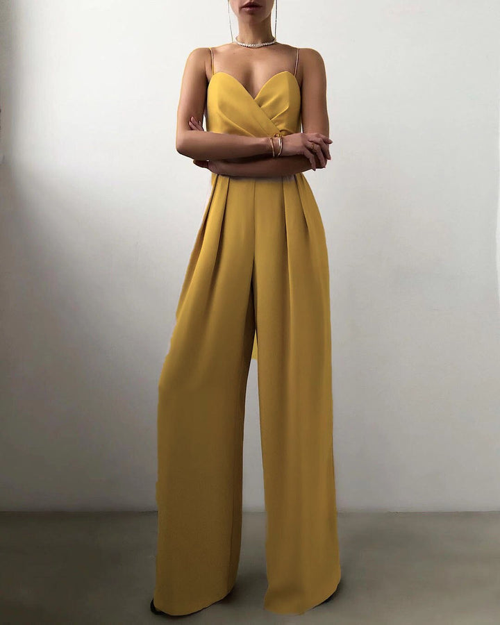 "Elegante jumpsuit met verleidelijke schouderbanden en nauwsluitende pasvorm, ideaal voor elke gelegenheid."