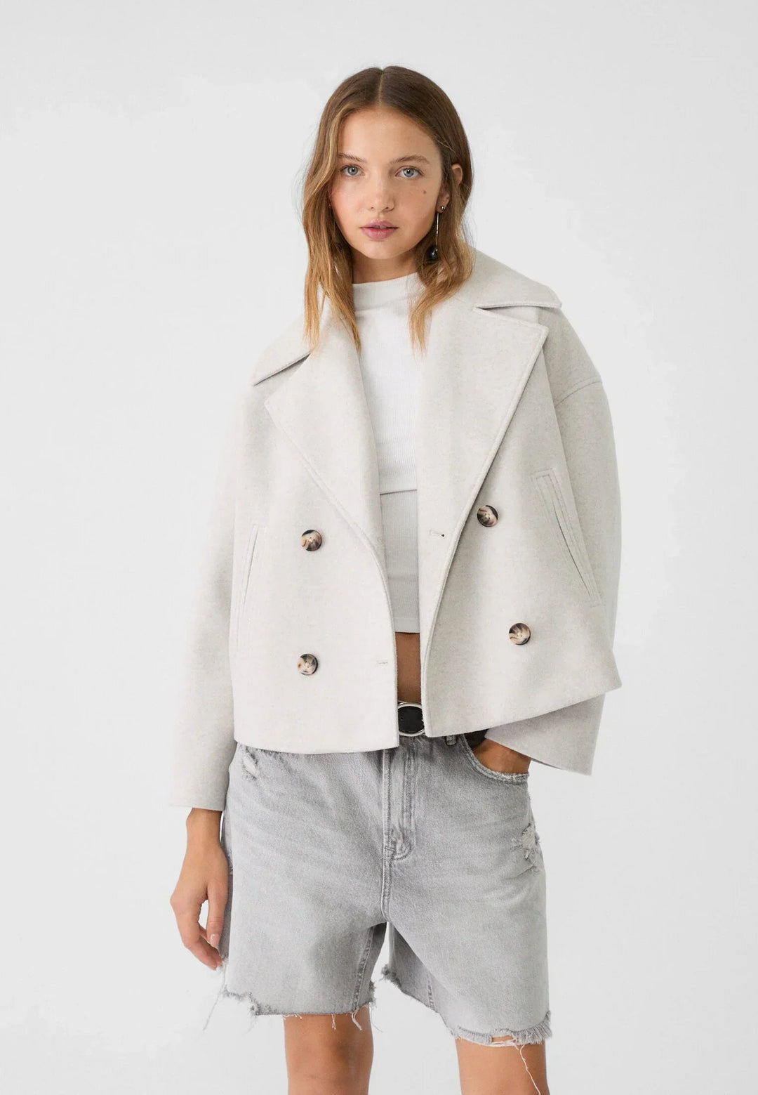"Elegante korte double-breasted jas van luxe wolmix stof, cropped lengte, knoopsluiting, stijlvol en tijdloos design."