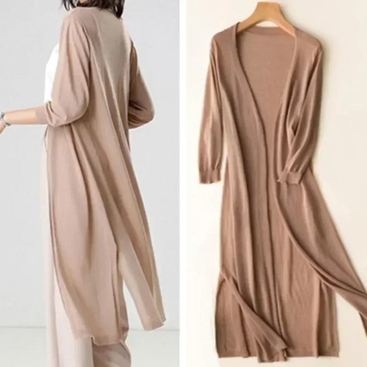 "Elegante lange damesvest, lichtgewicht en ademend, perfect voor de zomer. Tijdloos ontwerp met elegante flow."
