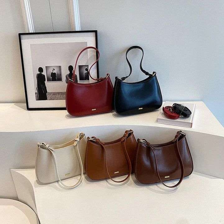 "Elegante leren dames schoudertas Lucja in wijnrood, met verstelbare strap, geschikt voor elke stijlvolle outfit."
