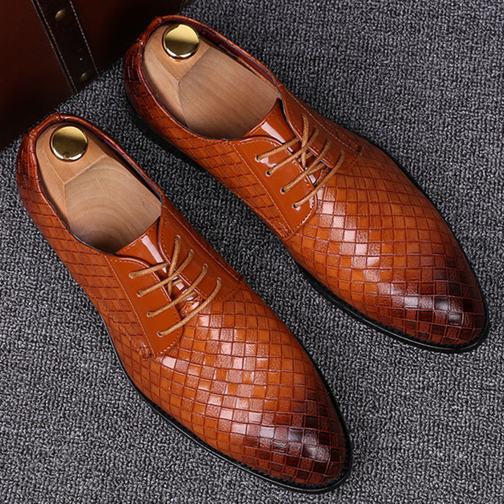 Elegante leren veterschoenen voor heren, puntig ontwerp, tijdloos en luxe voor zakelijke en formele gelegenheden.