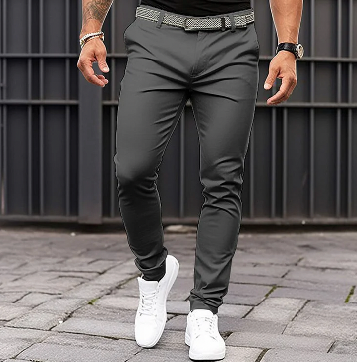 Elegante lichtblauwe heren zomerbroek, tijdloze stijl, luchtig en comfortabel, ideaal voor casual en formele gelegenheden.