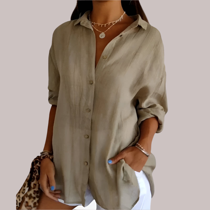 "Elegante linnen blouse met knoopsluiting, losvallend en luchtig, ideaal voor casual en chique outfits, beige kleur."