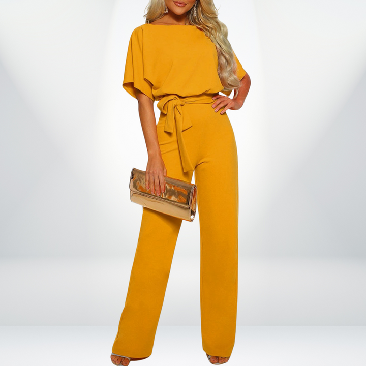 "Elegante luchtige Saphire jumpsuit, blauw, met flatterende pasvorm en ademende stof, geschikt voor elke gelegenheid."