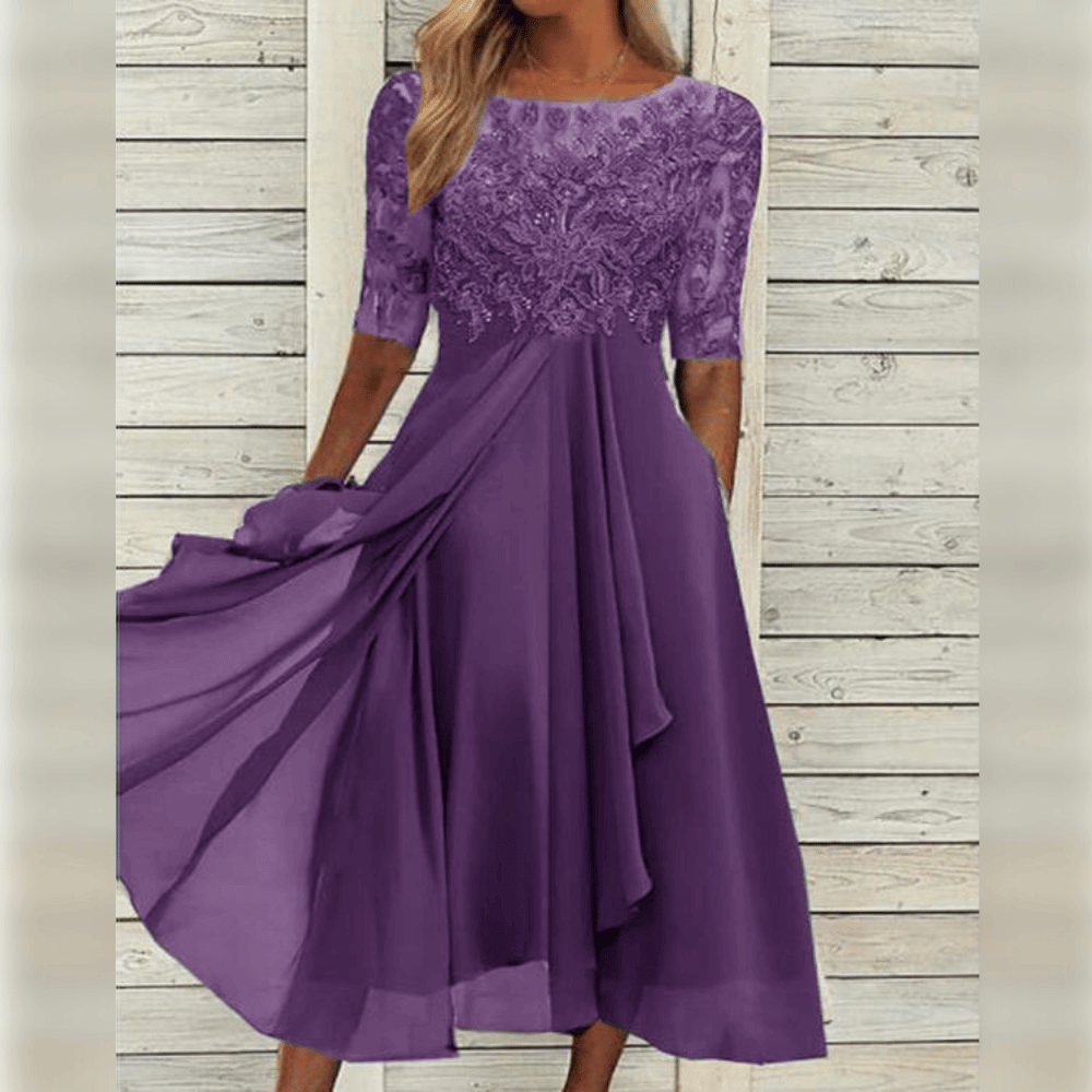 "Elegante midi-jurk in kant en chiffon met romantische kanten bovenkant en halfdoorschenen mouwen voor speciale gelegenheden.