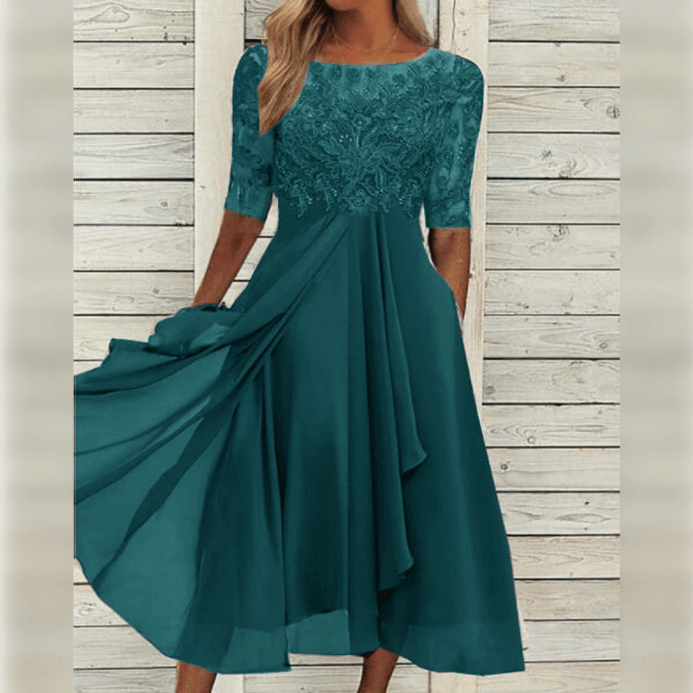 "Elegante midi-jurk in kant en chiffon met romantische kanten bovenkant en halfdoorschenen mouwen voor speciale gelegenheden.