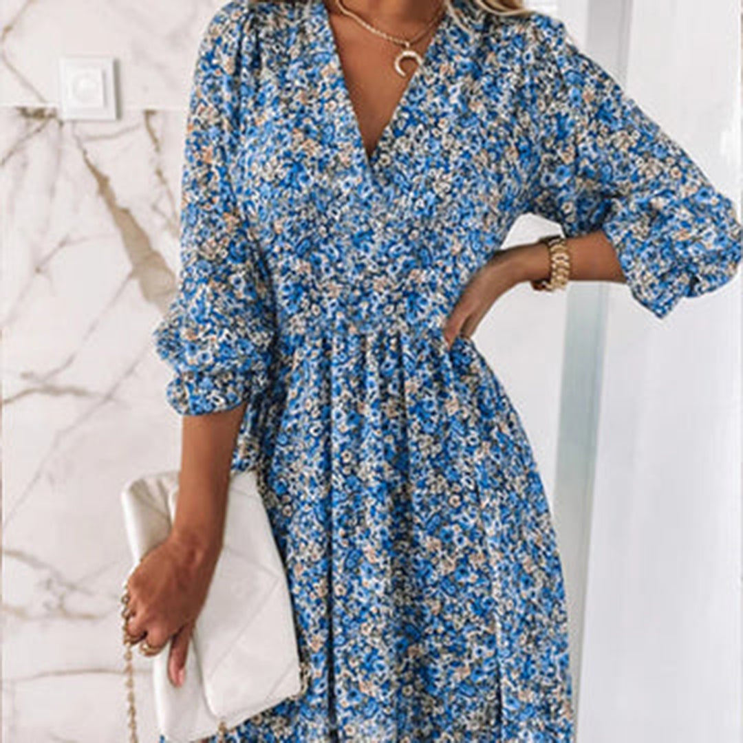 JANNINE midi zomerjurk in rood, groen en blauw, met V-hals en korte mouwen