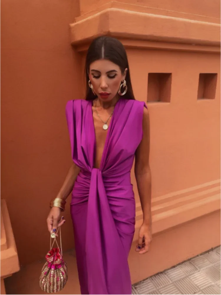 Mouwloze V-hals midi jurk voor dames. Elegante feestjurk of galajurk, chique voor elke gelegenheid.