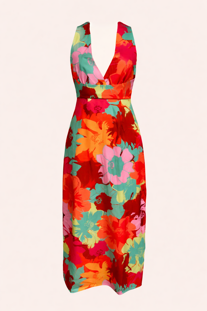 Stijlvolle oranje halternek maxi-jurk voor dames, met een sierlijke bloemenprint. Perfect voor elegante zomeravonden.