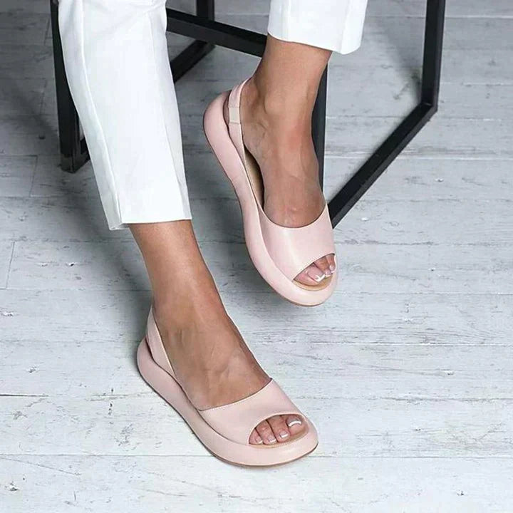 "Elegante orthopedische zomersandalen voor dames, honingkleurig met comfortabele pasvorm en antislipzool, ideaal voor zomer."