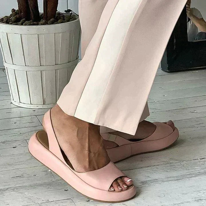 "Elegante orthopedische zomersandalen voor dames, honingkleurig met comfortabele pasvorm en antislipzool, ideaal voor zomer."