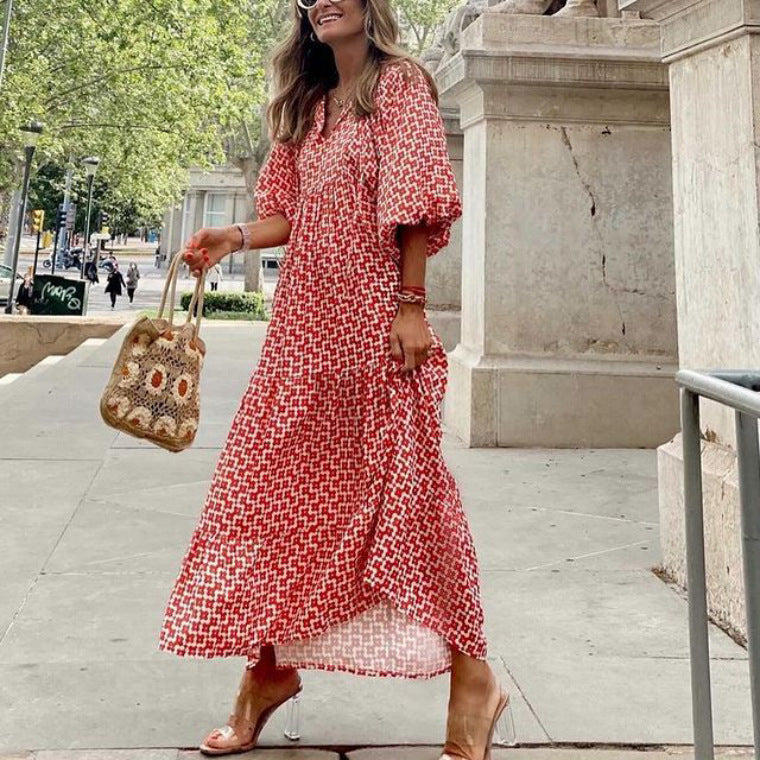 "Elegante Paris zomerjurk, midi lengte met frisse patronen, knoopdetails en luchtige mouwen voor zomerse dagen."
