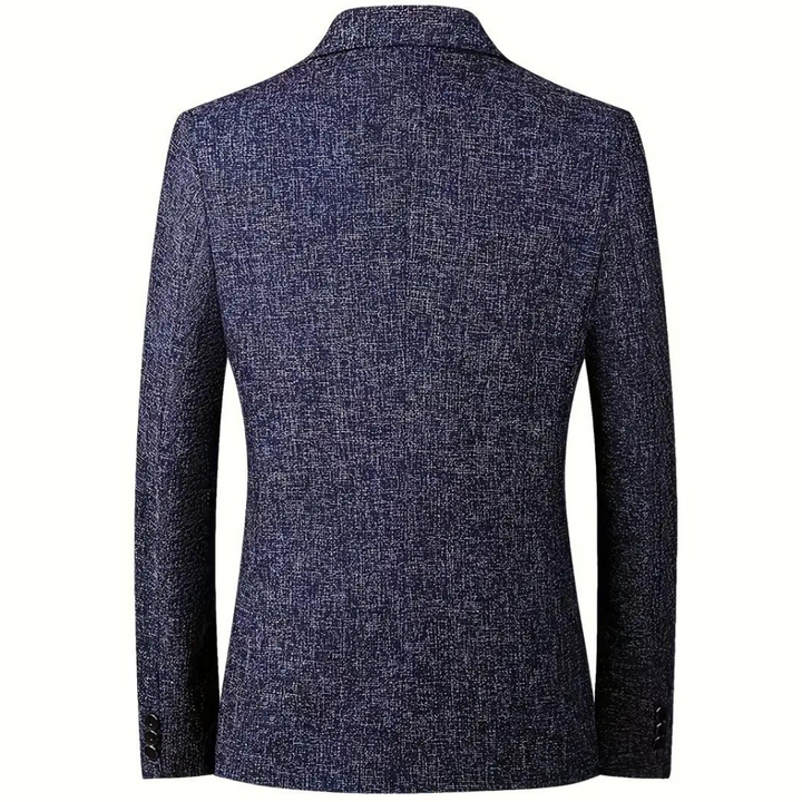 "Elegante RAYAN herenblazer in blauw met reverskraag, klepzakken en knopen voor stijlvolle looks. All-season stijlbasic."