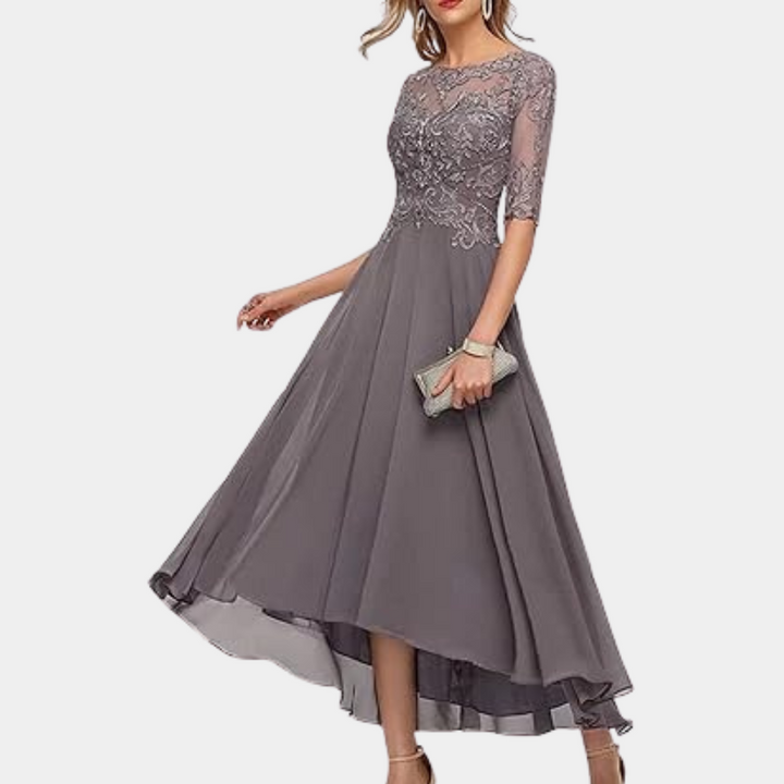 "Elegante roze A-lijn feestjurk voor dames met sierlijke kanten details, perfect voor zomerse feesten en speciale gelegenhede