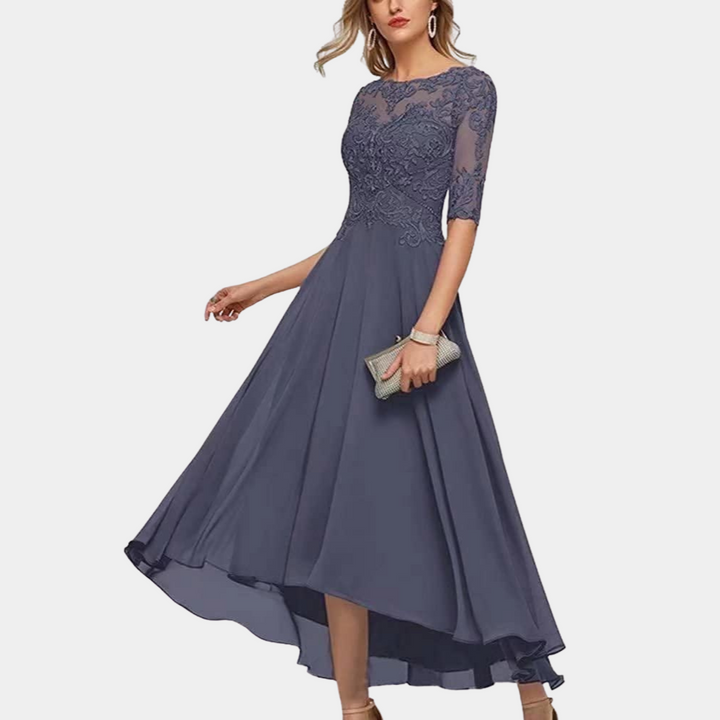 "Elegante roze A-lijn feestjurk voor dames met sierlijke kanten details, perfect voor zomerse feesten en speciale gelegenhede
