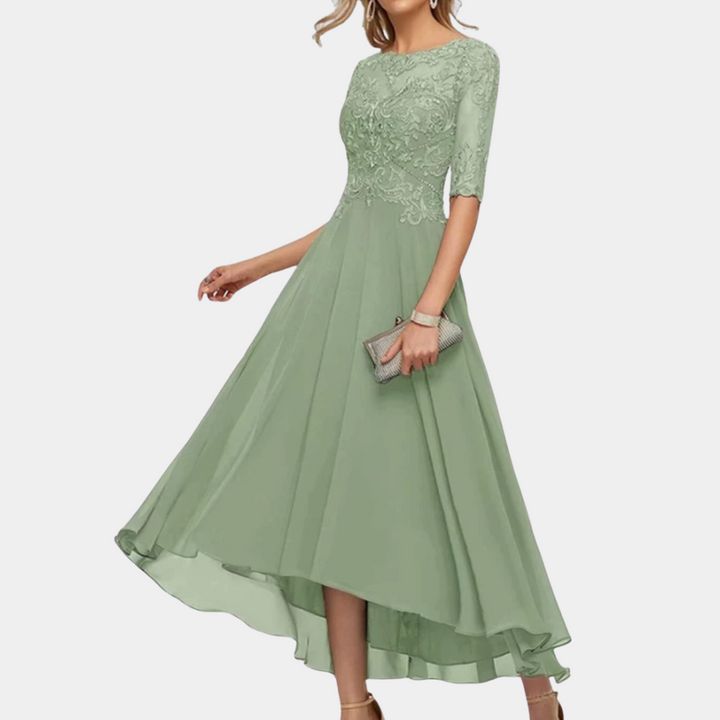 "Elegante roze A-lijn feestjurk voor dames met sierlijke kanten details, perfect voor zomerse feesten en speciale gelegenhede
