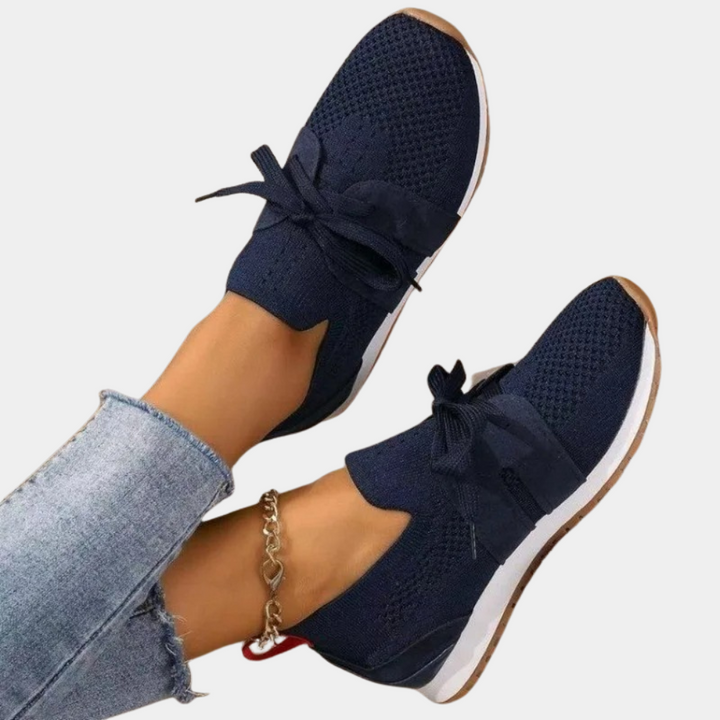 "Elegante slip-on damessneakers met tijdloos design, zachte binnenzool en veelzijdigheid voor elke gelegenheid."