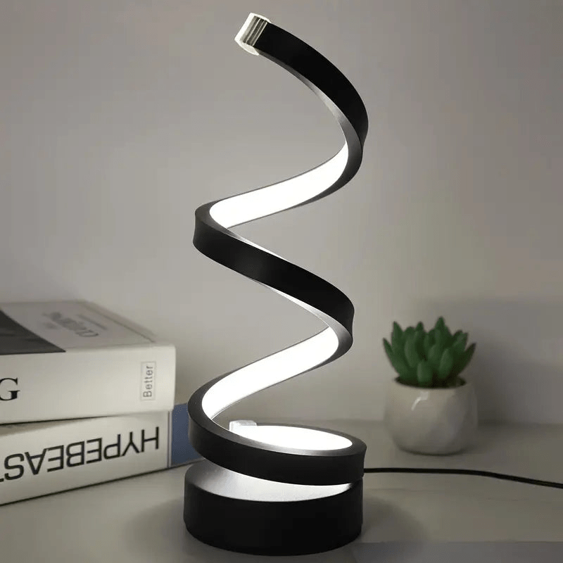 "Elegante spiraal LED tafellamp, modern design, dimbaar, staat op tafel met helder licht en stijlvol, eigentijds ontwerp."