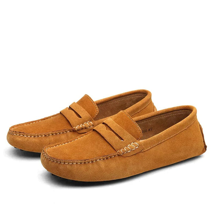 "Elegante suède herenloafers in Italiaanse stijl, bruine kleur, met comfortabele pasvorm voor casual en formele gelegenheden.