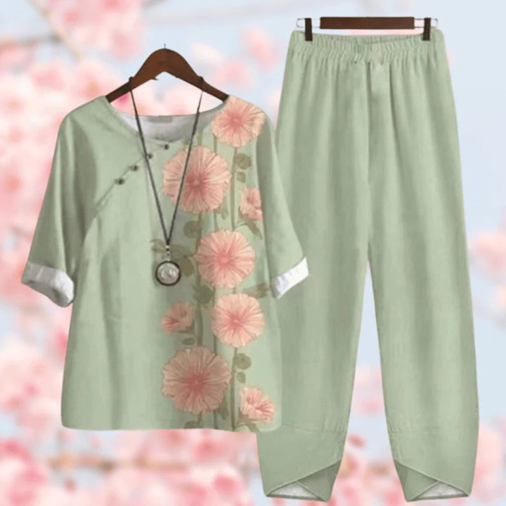Elegante tweedelige set met vintage bloemenprint, losse top met korte mouwen en high-waist broek, stijlvol en comfortabel.