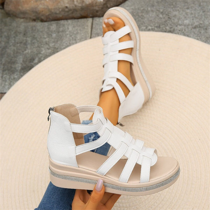 "Elegante wedge sandalen met strass en zomerse flair, beige kleur, comfortabel voetbed voor stijlvolle zomeroutfits."