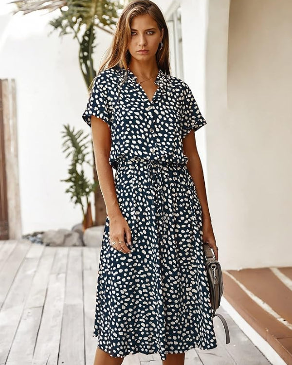 Elegante witte midi-zomerjurk, luchtig materiaal, getailleerde pasvorm voor zomerdagen, ideaal voor diverse gelegenheden.