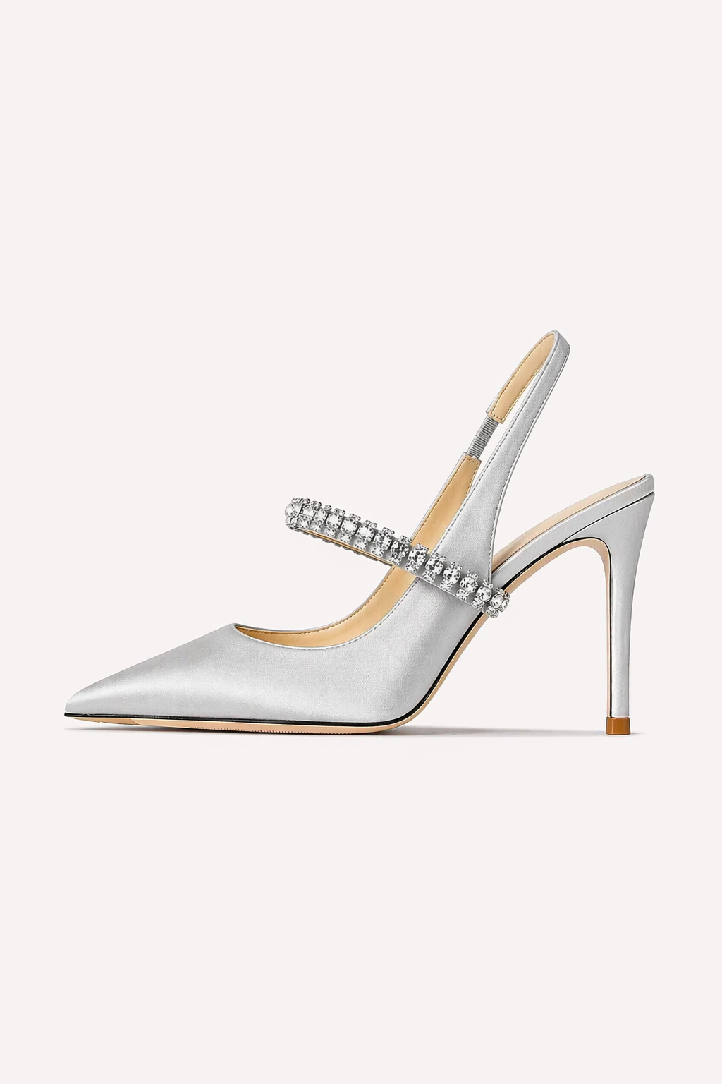 Zilver/beige pumps met sprankelende accenten, chique hak en spitse neus, ideale feestschoenen voor dames.