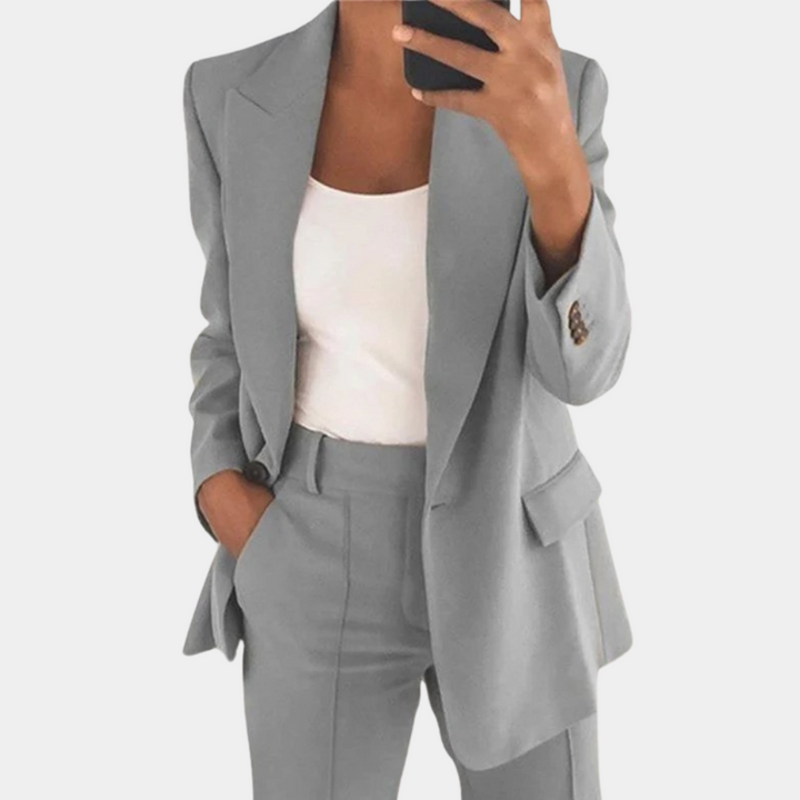 "Elegante zwarte dames blazer set, stijlvol voor elke gelegenheid, combineerbaar met zakelijke en casual looks."