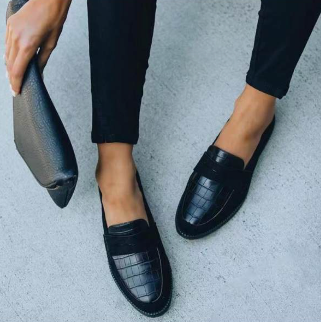 Elegante zwarte dames schoenen met chique design, ideaal voor zowel casual als formele gelegenheden. Comfortabel en stijlvol.